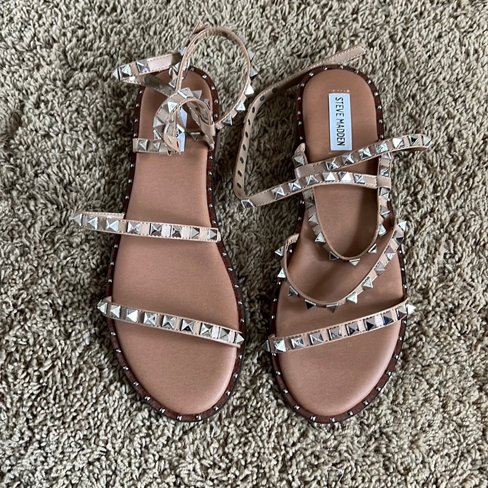 Steve Madden sandal new with box.